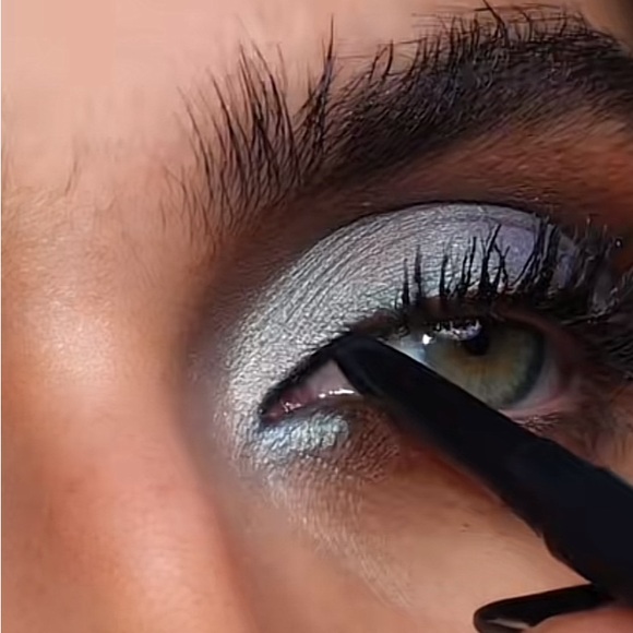 โญ๏ธ TILT a MAC EYE SHADOW. RETAIL $25. **NEW IN THE BOX. - Picture 8 of 12